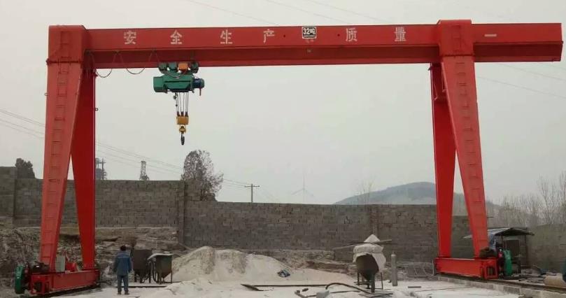 安裝門式起重機(jī)時(shí)，我們?cè)撊绾握艺?></div>                   <div   id=